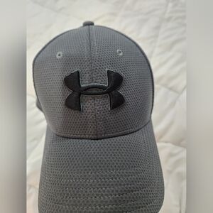 The Under Armour Blitzing Classic Fit Hat Cap in grey
